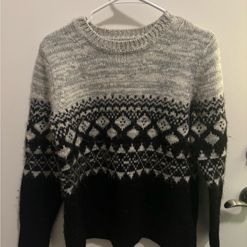 Banana Republic Gray and Black Holiday sweater in Large